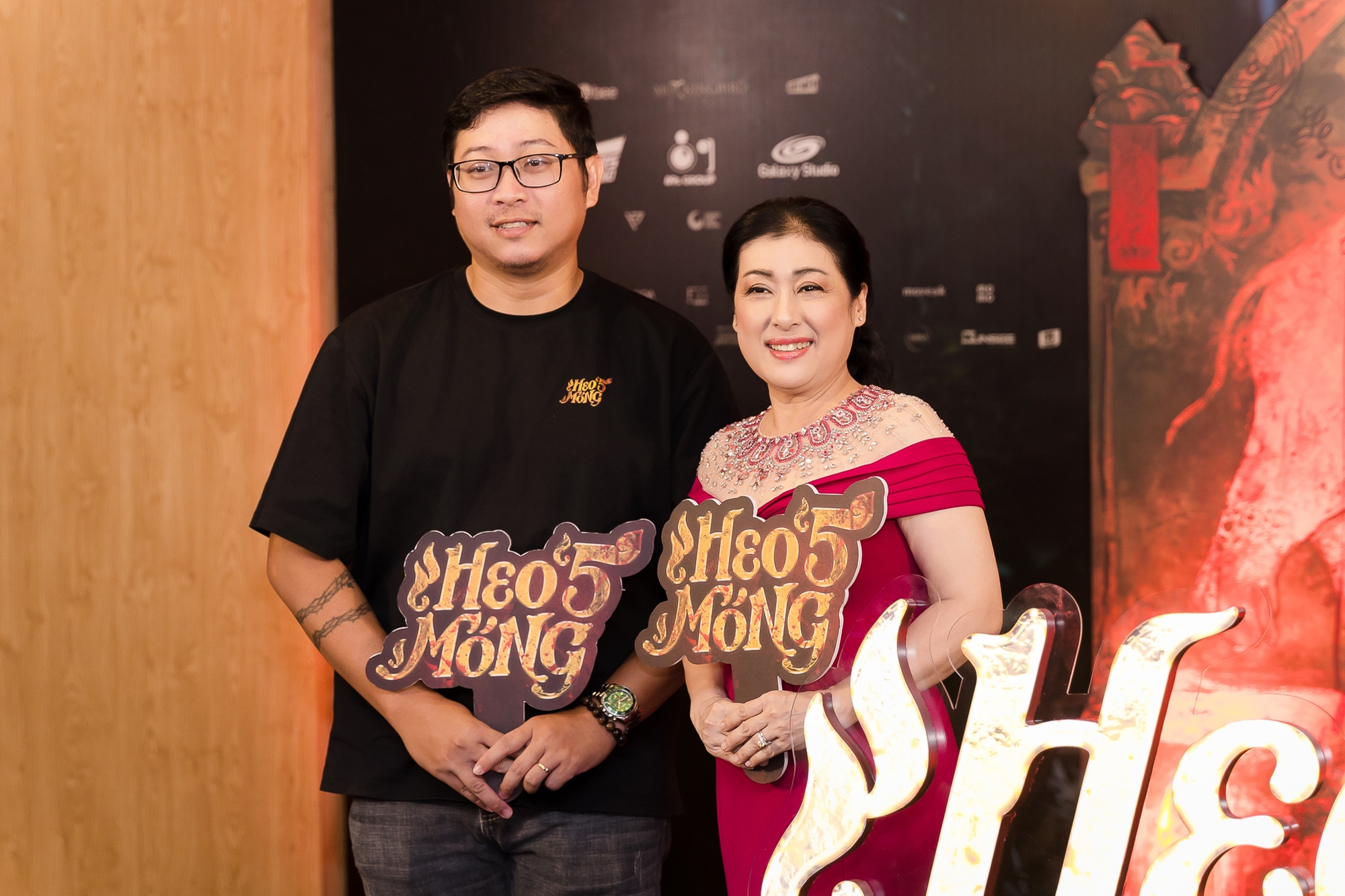 Ai se duy&ecirc;n cho cặp sao Việt n&agrave;y kể cũng t&agrave;i: Nh&agrave; g&aacute;i hơn nh&agrave; trai 14 tuổi, U45 vẫn bốc lửa chết đi được- Ảnh 13.