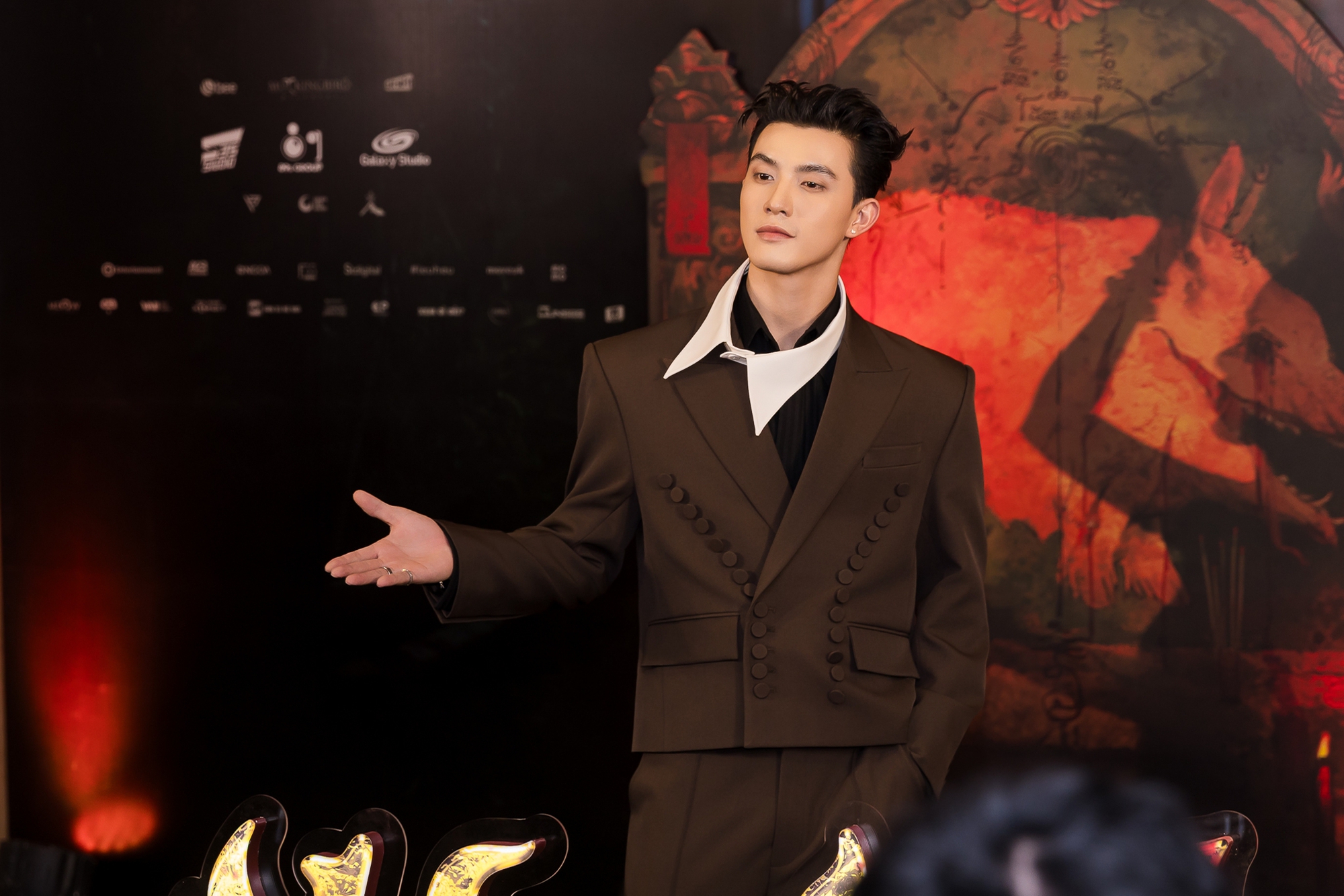 Ai se duy&ecirc;n cho cặp sao Việt n&agrave;y kể cũng t&agrave;i: Nh&agrave; g&aacute;i hơn nh&agrave; trai 14 tuổi, U45 vẫn bốc lửa chết đi được- Ảnh 9.