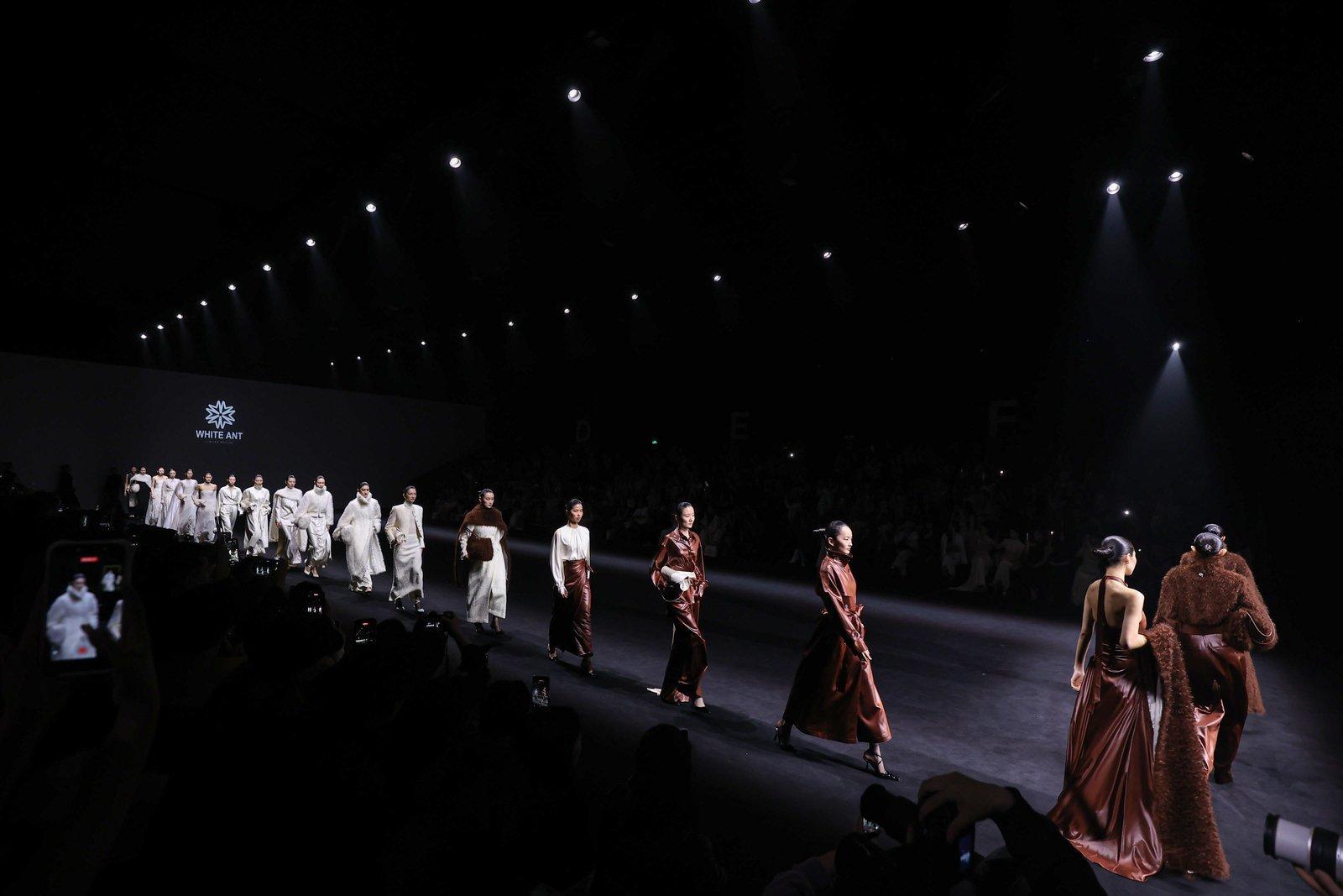 WHITE ANT giới thiệu bộ sưu tập Tempo Reverso tại Shanghai Fashion Week AW2026- Ảnh 3.