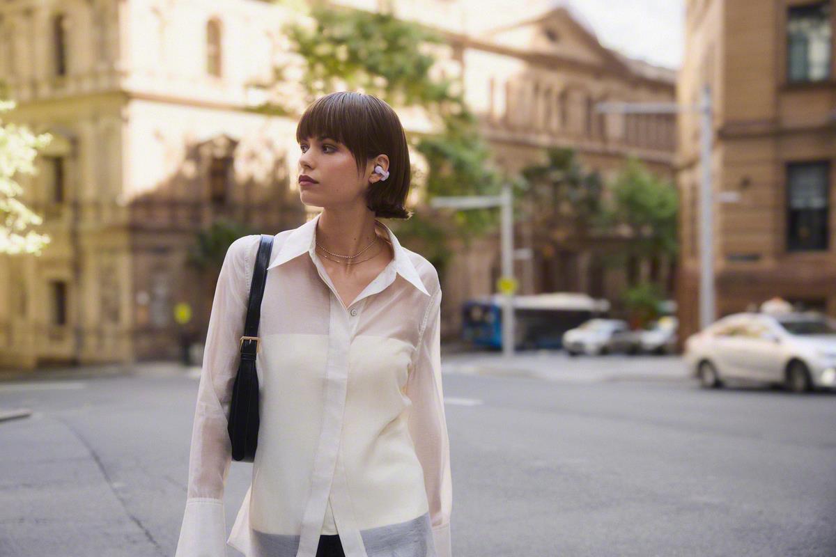 Sony Clip WF-LC900: Tai nghe mở dạng kẹp, tận hưởng cùng lúc âm nhạc và thế giới thực- Ảnh 2. Sony Clip WF-LC900: Tai nghe mở dạng kẹp, tận hưởng cùng lúc âm nhạc và thế giới thực- Ảnh 2.