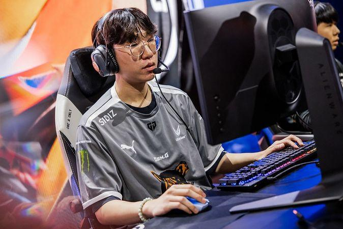 Người đ&agrave;n &ocirc;ng SN 1998 bị điều tra khẩn, ph&aacute;t hiện d&ograve;ng tiền bất thường hơn 170 tỷ đồng, c&oacute; li&ecirc;n quan nhiều giao dịch cổ phiếu: Nhiều b&ecirc;n đồng loạt v&agrave;o cuộc- Ảnh 2.