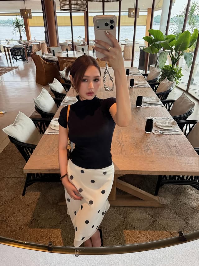 Xo&agrave;i Non "win chặt" vũ trụ da n&acirc;u: L&ecirc;n đồ đơn giản m&agrave; slay v&ocirc; đối!- Ảnh 1.