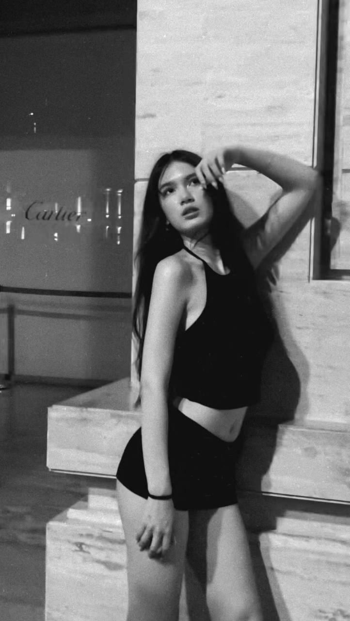 Em gái Lâm Tây khoe nhan sắc mỹ nhân tuổi 19: Chiều cao gần 1m80, chân dài cực phẩm, lên đồ sexy táo bạo gây sốt MXH- Ảnh 3. Em gái Lâm Tây khoe nhan sắc mỹ nhân tuổi 19: Chiều cao gần 1m80, chân dài cực phẩm, lên đồ sexy táo bạo gây sốt MXH- Ảnh 3.