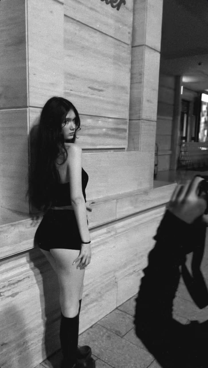 Em gái Lâm Tây khoe nhan sắc mỹ nhân tuổi 19: Chiều cao gần 1m80, chân dài cực phẩm, lên đồ sexy táo bạo gây sốt MXH- Ảnh 2. Em gái Lâm Tây khoe nhan sắc mỹ nhân tuổi 19: Chiều cao gần 1m80, chân dài cực phẩm, lên đồ sexy táo bạo gây sốt MXH- Ảnh 2.