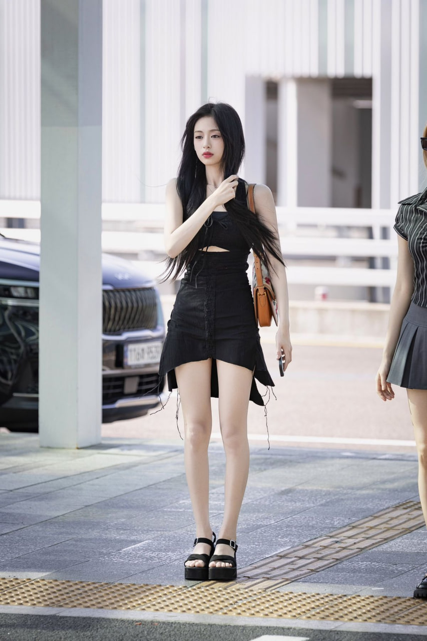 Nữ idol gập bụng 800 lần 1 ng&agrave;y bị netizen Trung ch&ecirc; ph&aacute;t tướng, mặc luộm thuộm- Ảnh 9.