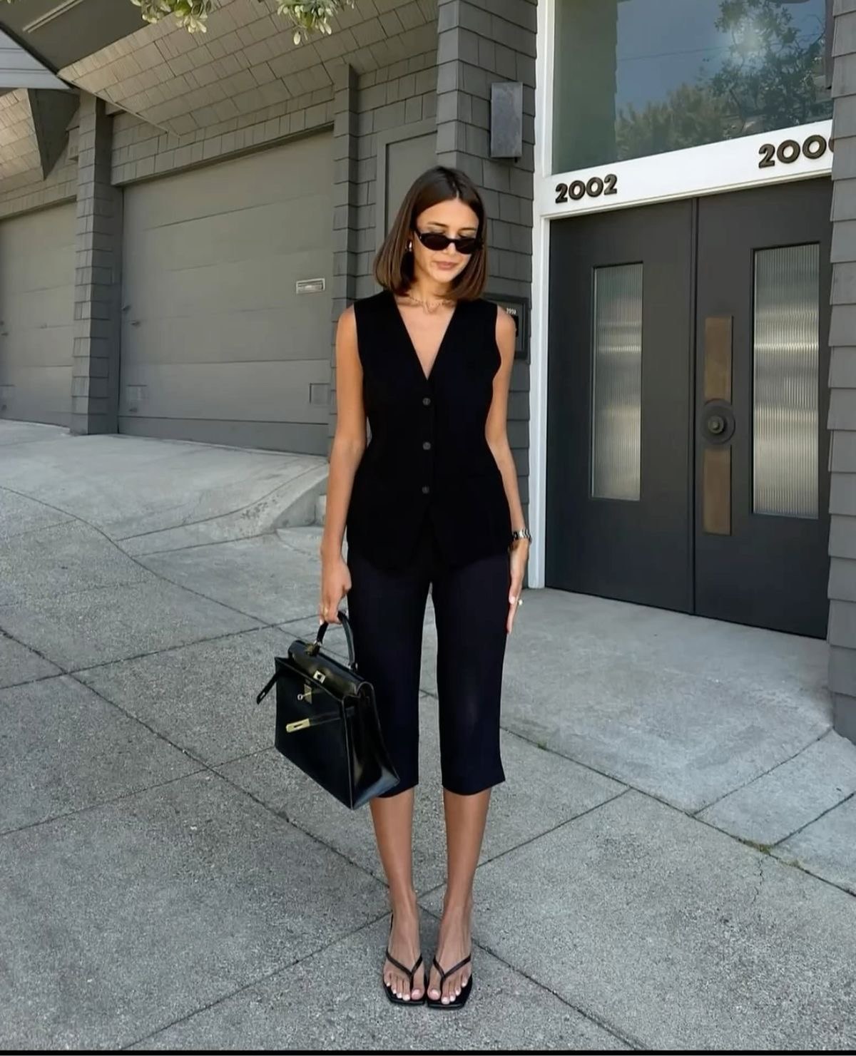 Capri pants: Chiếc quần t&ocirc;n d&aacute;ng nuột, tưởng &ldquo;kh&oacute; nuốt&rdquo; nhưng h&oacute;a ra dễ mặc nhất m&ugrave;a n&agrave;y- Ảnh 6.