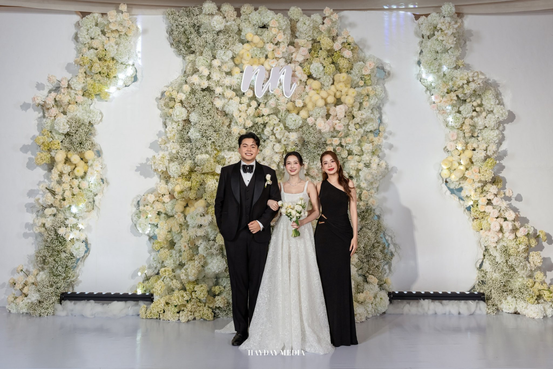 Th&aacute;i độ lạ của Hải Nam - Jun Vũ b&ecirc;n trong đ&aacute;m cưới quy tụ cả d&agrave;n sao Vbiz- Ảnh 4.