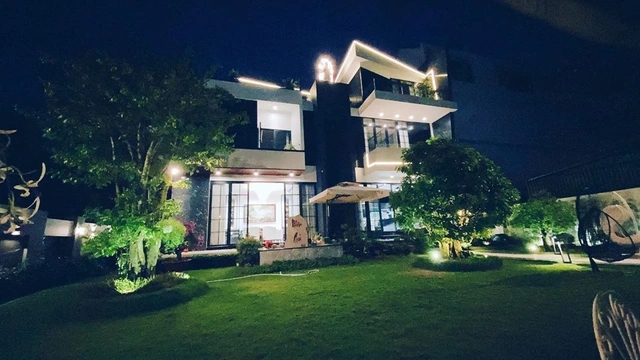 Trai ngh&egrave;o miền T&acirc;y nay l&agrave; ng&ocirc;i sao showbiz: Sở hữu biệt thự 40 tỷ xa hoa, c&ograve;n tậu cả cơ ngơi 25 tỷ tặng bố mẹ- Ảnh 18.