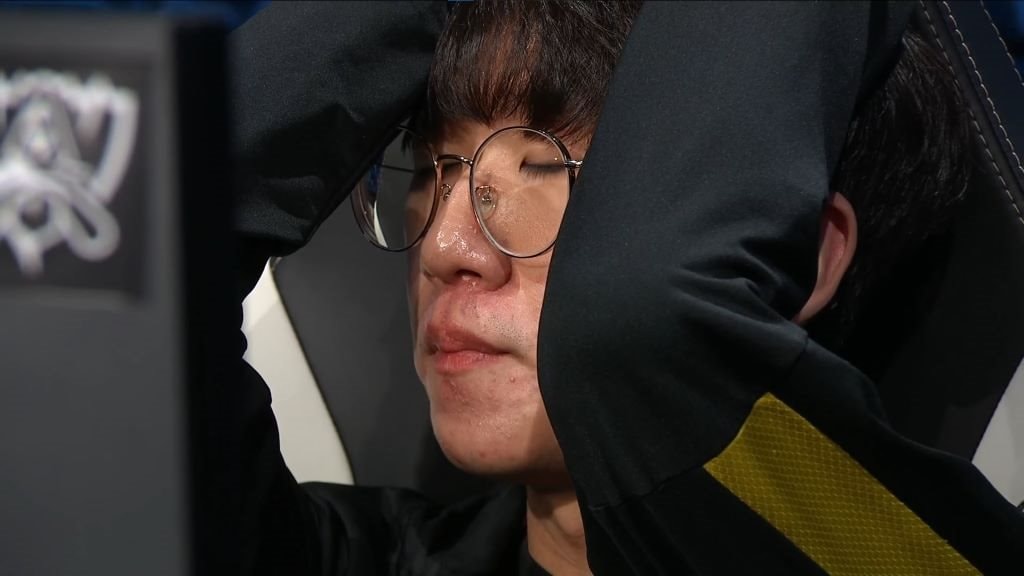 Người đ&agrave;n &ocirc;ng SN 1998 bị điều tra khẩn, ph&aacute;t hiện d&ograve;ng tiền bất thường hơn 170 tỷ đồng, c&oacute; li&ecirc;n quan nhiều giao dịch cổ phiếu: Nhiều b&ecirc;n đồng loạt v&agrave;o cuộc- Ảnh 1.