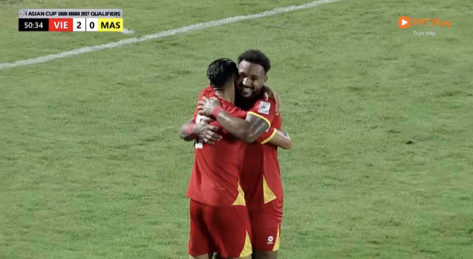 Đẳng cấp: Hoàng Hên kiến tạo, Xuân Son ghi 2 bàn, vén áo lên đếm đủ 8 múi cực phẩm đáp trả cực gắt khi bị chê lên cân- Ảnh 2. Đẳng cấp: Hoàng Hên kiến tạo, Xuân Son ghi 2 bàn, vén áo lên đếm đủ 8 múi cực phẩm đáp trả cực gắt khi bị chê lên cân- Ảnh 2.