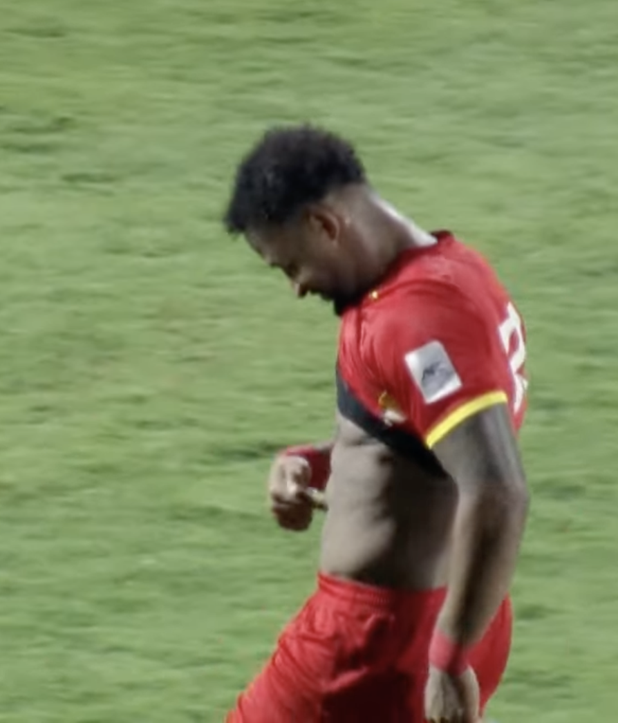 Đẳng cấp: Hoàng Hên kiến tạo, Xuân Son ghi 2 bàn, vén áo lên đếm đủ 8 múi cực phẩm đáp trả cực gắt khi bị chê lên cân- Ảnh 4. Đẳng cấp: Hoàng Hên kiến tạo, Xuân Son ghi 2 bàn, vén áo lên đếm đủ 8 múi cực phẩm đáp trả cực gắt khi bị chê lên cân- Ảnh 4.