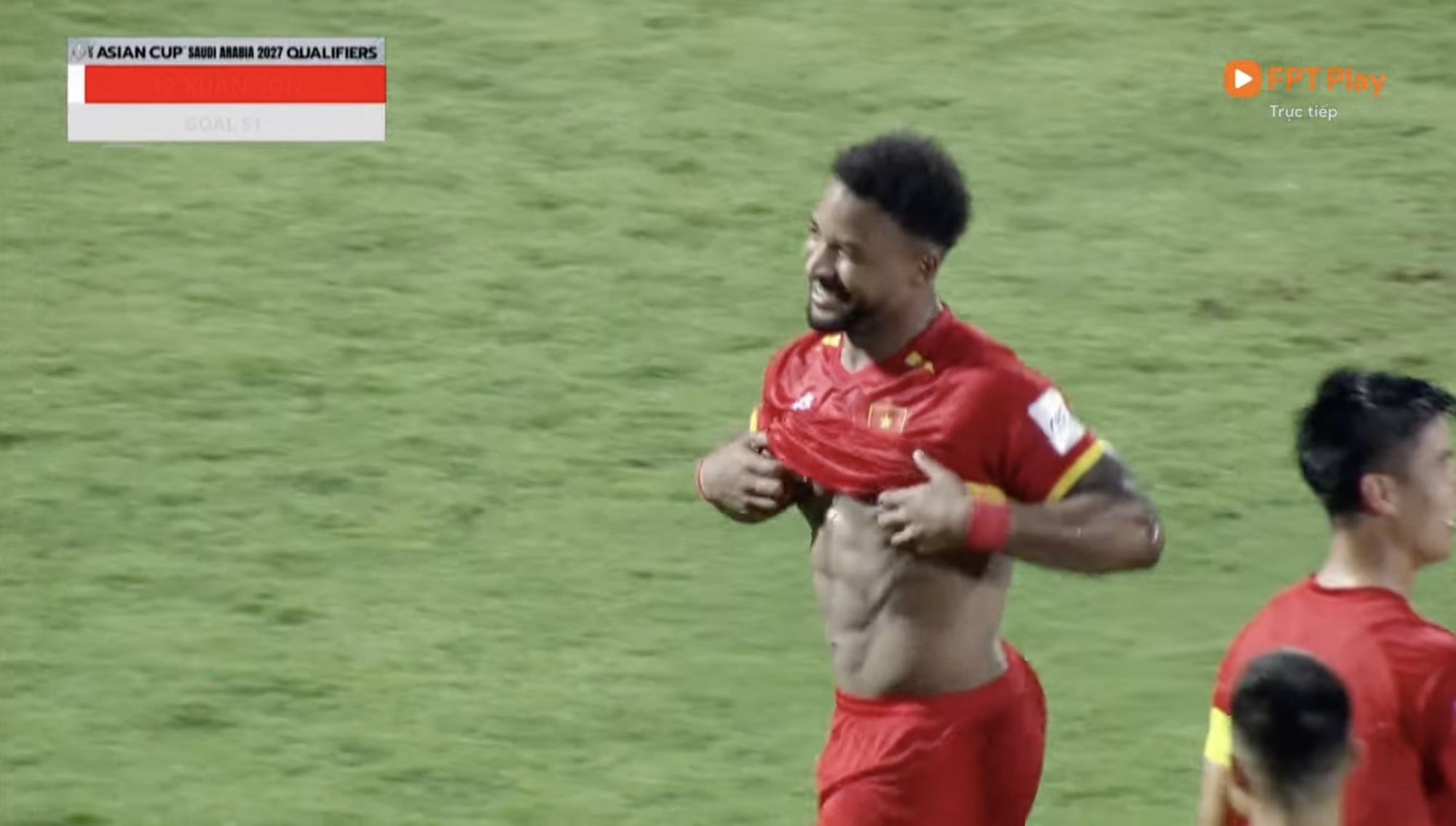 Đẳng cấp: Hoàng Hên kiến tạo, Xuân Son ghi 2 bàn, vén áo lên đếm đủ 8 múi cực phẩm đáp trả cực gắt khi bị chê lên cân- Ảnh 5. Đẳng cấp: Hoàng Hên kiến tạo, Xuân Son ghi 2 bàn, vén áo lên đếm đủ 8 múi cực phẩm đáp trả cực gắt khi bị chê lên cân- Ảnh 5.