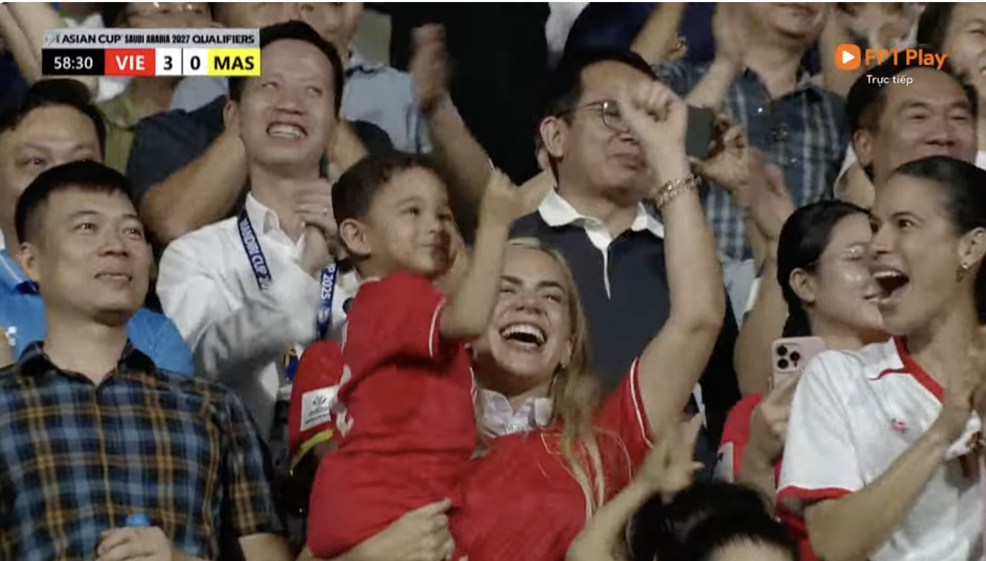 Đẳng cấp: Hoàng Hên kiến tạo, Xuân Son ghi 2 bàn, vén áo lên đếm đủ 8 múi cực phẩm đáp trả cực gắt khi bị chê lên cân- Ảnh 10. Đẳng cấp: Hoàng Hên kiến tạo, Xuân Son ghi 2 bàn, vén áo lên đếm đủ 8 múi cực phẩm đáp trả cực gắt khi bị chê lên cân- Ảnh 10.