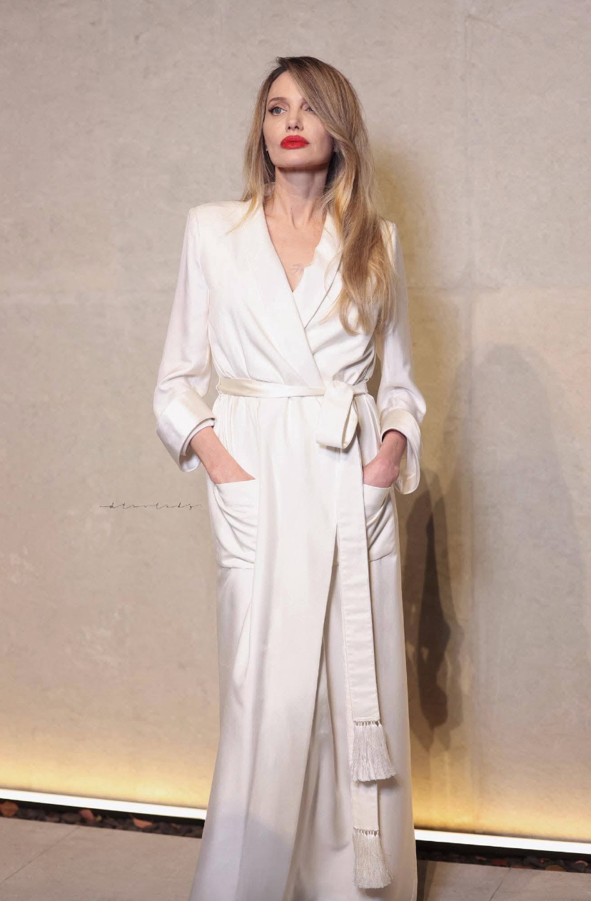 Angelina Jolie: Từ t&oacute;c t&eacute;m nổi loạn thời trẻ tới nhan sắc giờ kh&ocirc;ng ai nhận ra, ẩn sau đ&oacute; l&agrave; cả 1 h&agrave;nh tr&igrave;nh nhiều th&ocirc;ng điệp- Ảnh 17.