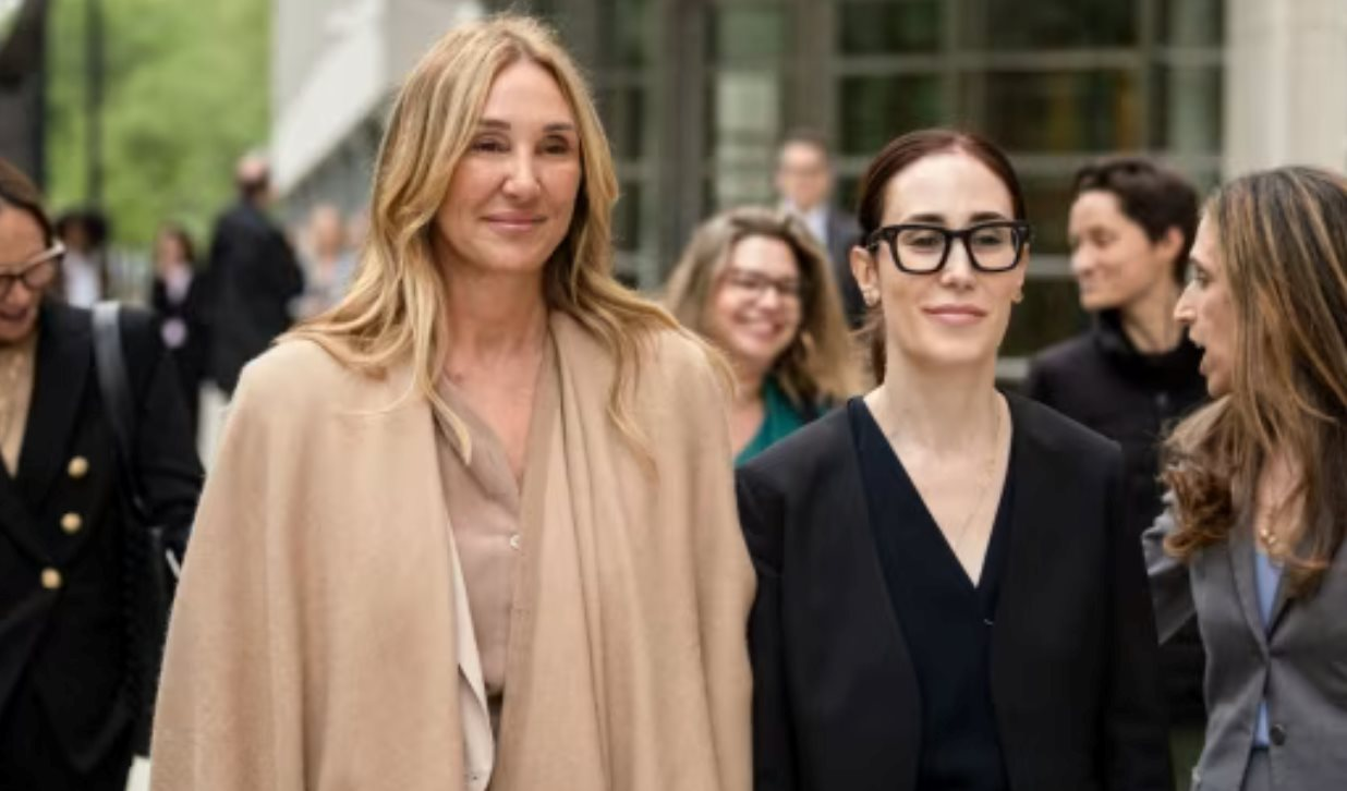 Nữ gi&aacute;m đốc xinh đẹp vừa bị tuy&ecirc;n &aacute;n 9 năm t&ugrave;- Ảnh 1.