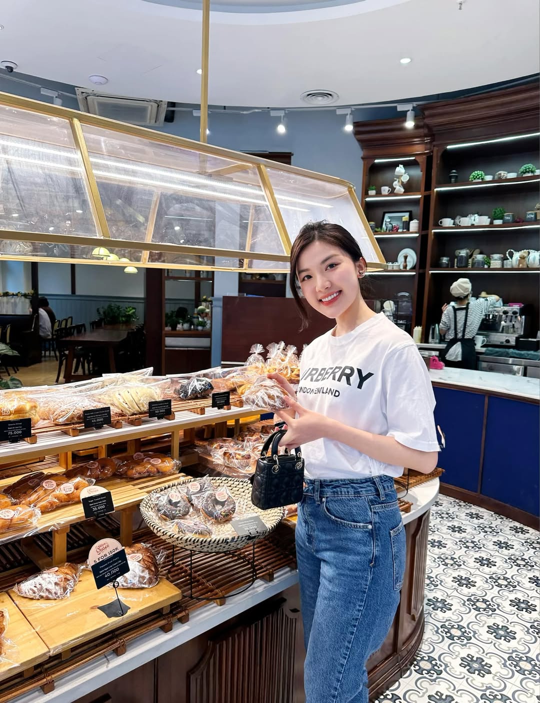 "Tiểu tam" đ&aacute;ng gh&eacute;t nhất m&agrave;n ảnh Việt: Ngo&agrave;i đời dịu d&agrave;ng nết na, mặc đẹp kh&ocirc;ng trượt ph&aacute;t n&agrave;o- Ảnh 7.