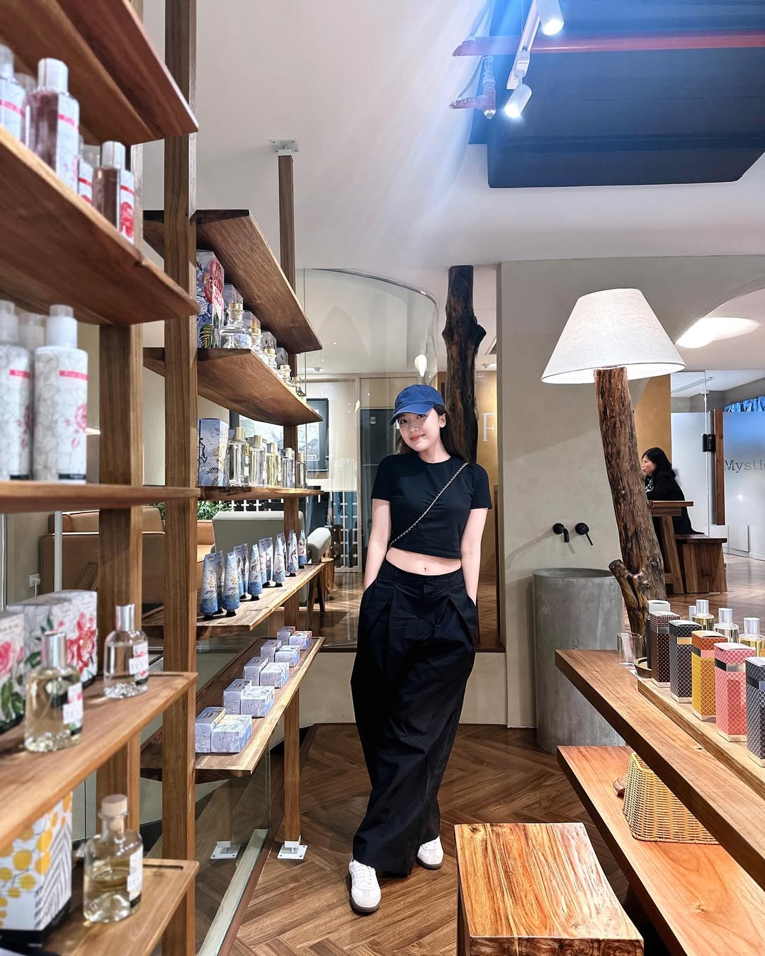 "Tiểu tam" đ&aacute;ng gh&eacute;t nhất m&agrave;n ảnh Việt: Ngo&agrave;i đời dịu d&agrave;ng nết na, mặc đẹp kh&ocirc;ng trượt ph&aacute;t n&agrave;o- Ảnh 6.