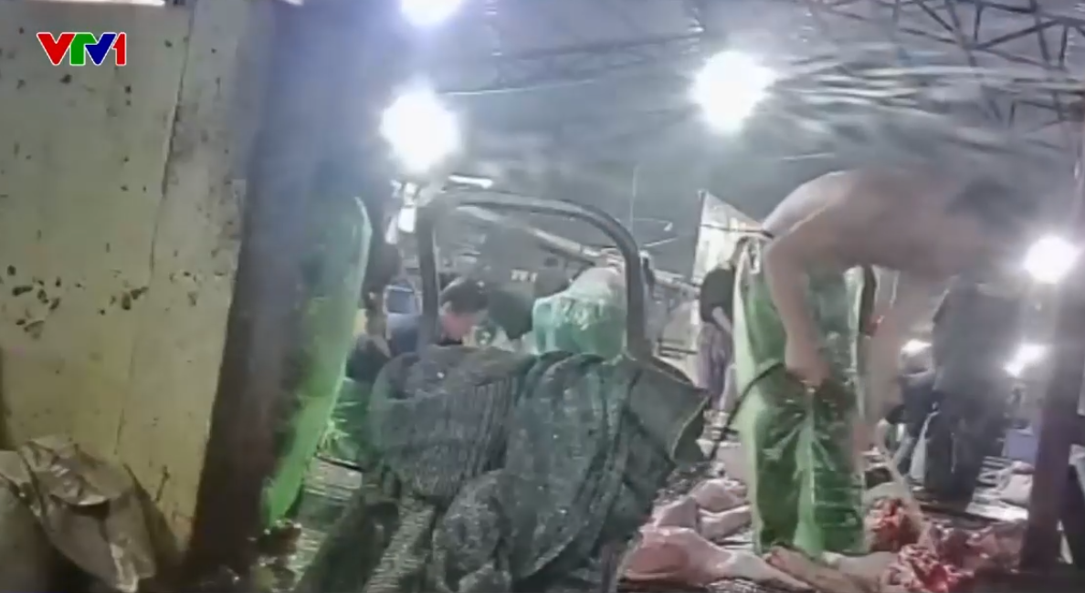 Hàng trăm trường tiểu học, mầm non ở Hà Nội liên quan đến đường dây thịt lợn bệnh- Ảnh 1. Hàng trăm trường tiểu học, mầm non ở Hà Nội liên quan đến đường dây thịt lợn bệnh- Ảnh 1.