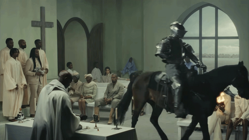 Kh&ocirc;ng thể tin Michael Jackson &ldquo;bằng xương bằng thịt&rdquo; ngồi ngay sau Kanye West- Ảnh 1.