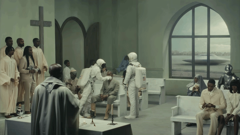 Kh&ocirc;ng thể tin Michael Jackson &ldquo;bằng xương bằng thịt&rdquo; ngồi ngay sau Kanye West- Ảnh 2.