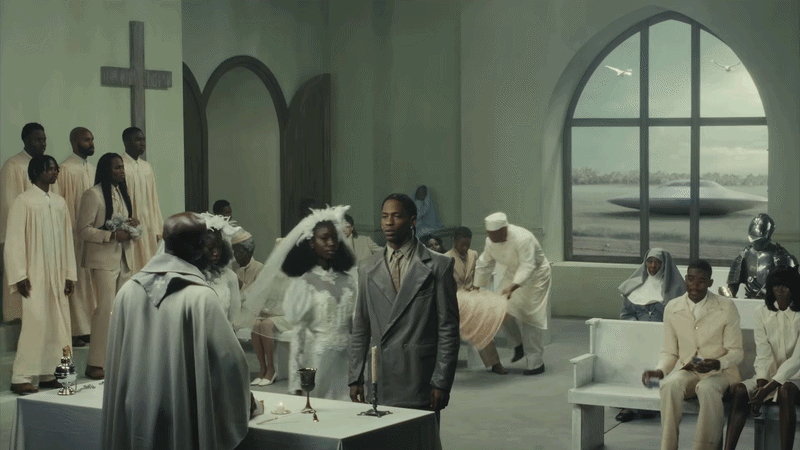 Kh&ocirc;ng thể tin Michael Jackson &ldquo;bằng xương bằng thịt&rdquo; ngồi ngay sau Kanye West- Ảnh 4.