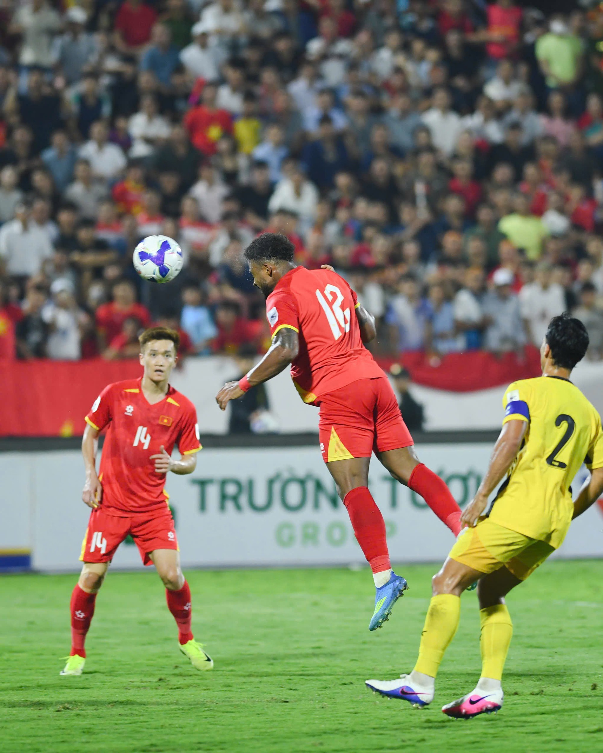 HLV Malaysia: “Tuyển Việt Nam đã mạnh lại còn có cầu thủ gốc Brazil quá hay”- Ảnh 2. HLV Malaysia: “Tuyển Việt Nam đã mạnh lại còn có cầu thủ gốc Brazil quá hay”- Ảnh 2.