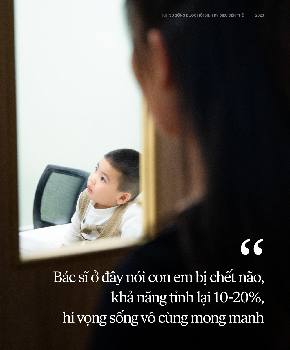 B&eacute; trai 3 tuổi từng bị ti&ecirc;n lượng chết n&atilde;o, sống đời thực vật sau đuối nước: Khoảnh khắc gọi 