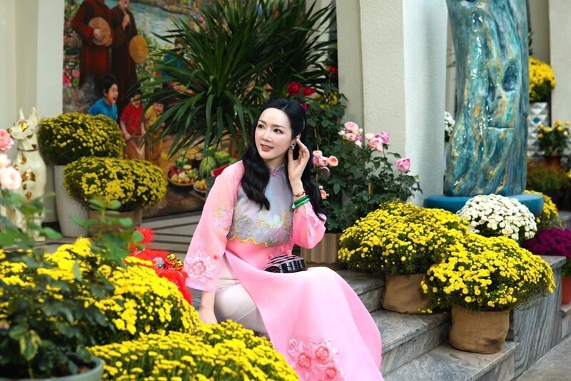 Mỹ nh&acirc;n Vbiz sống trong biệt thự 1000m2 lộng lẫy như cung điện, đi mỏi ch&acirc;n vẫn kh&ocirc;ng hết- Ảnh 5.