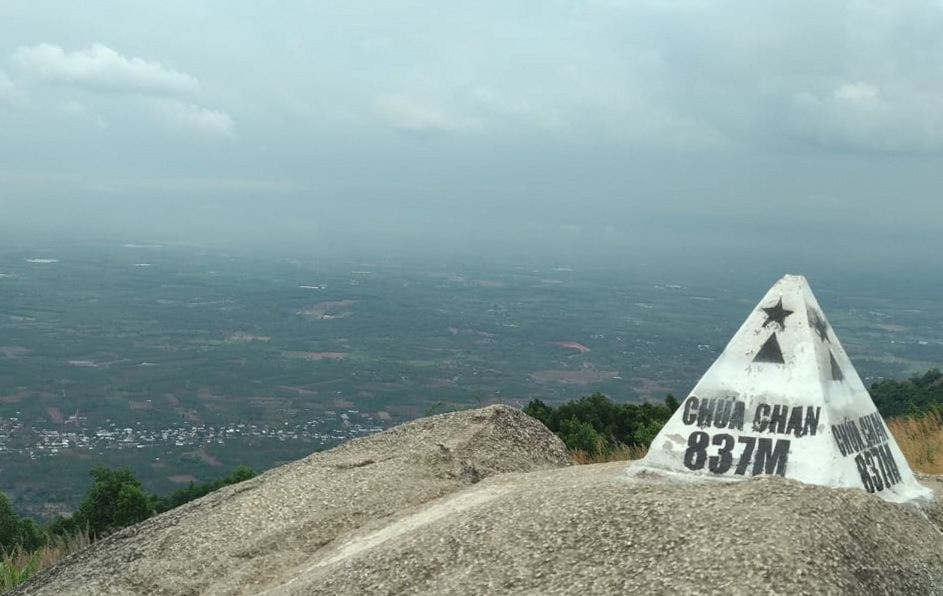 Cảnh tượng ngay l&uacute;c n&agrave;y tại ngọn n&uacute;i cao thứ 2 Nam Bộ: Nhiều người kh&ocirc;ng tin v&agrave;o mắt m&igrave;nh- Ảnh 3.