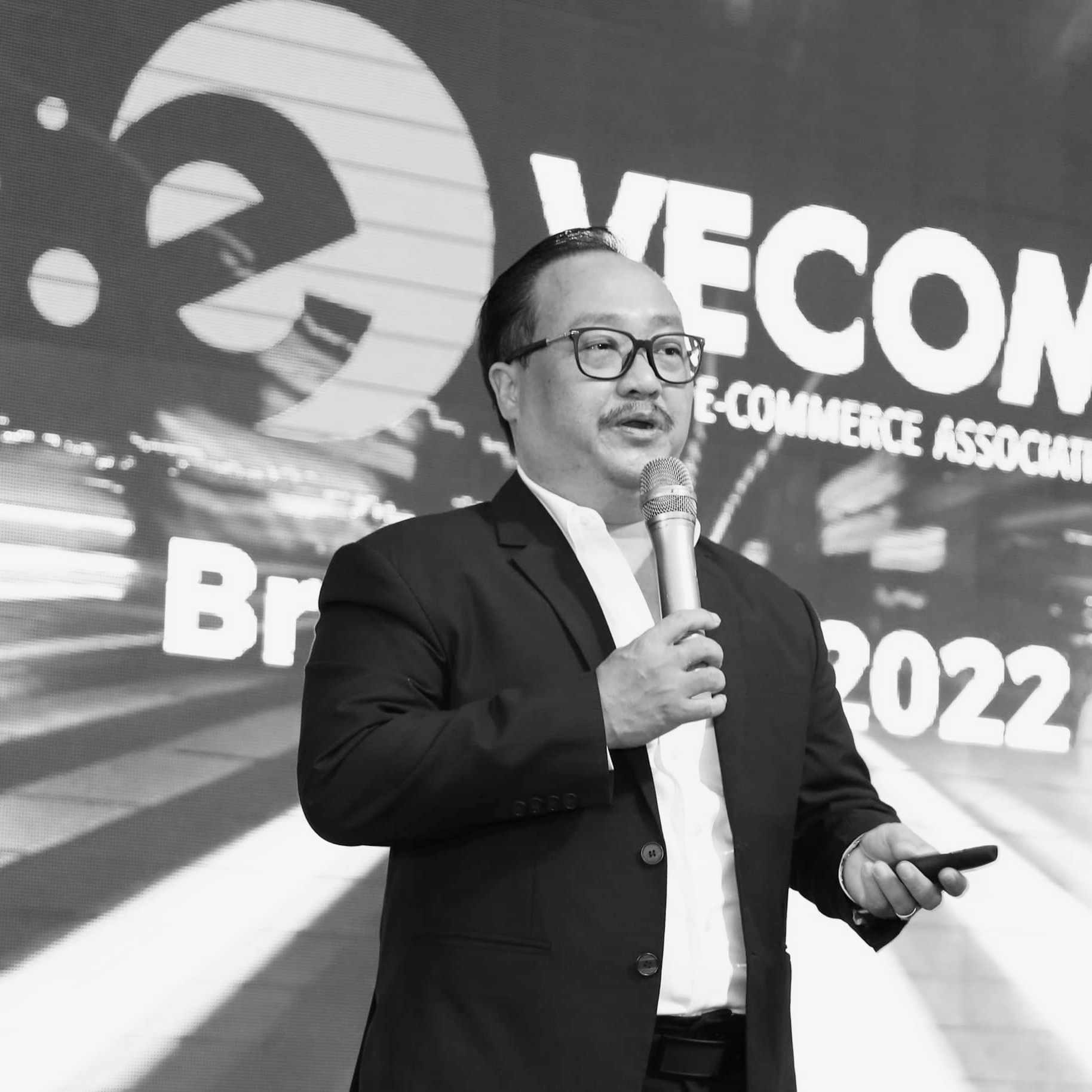 Ch&acirc;n dung nguy&ecirc;n Chủ tịch Hiệp hội TMĐT Việt Nam vừa qua đời: Anh lớn trong ng&agrave;nh, cả cộng đồng thương tiếc- Ảnh 1.