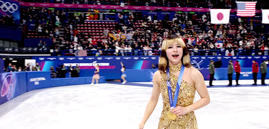 "Mỹ nữ trượt băng" 21 tuổi khiến 7 triệu người xao xuyến: Thần th&aacute;i g&acirc;y b&atilde;o to&agrave;n cầu, gu thời trang đỉnh th&ocirc;i nh&eacute;- Ảnh 2.