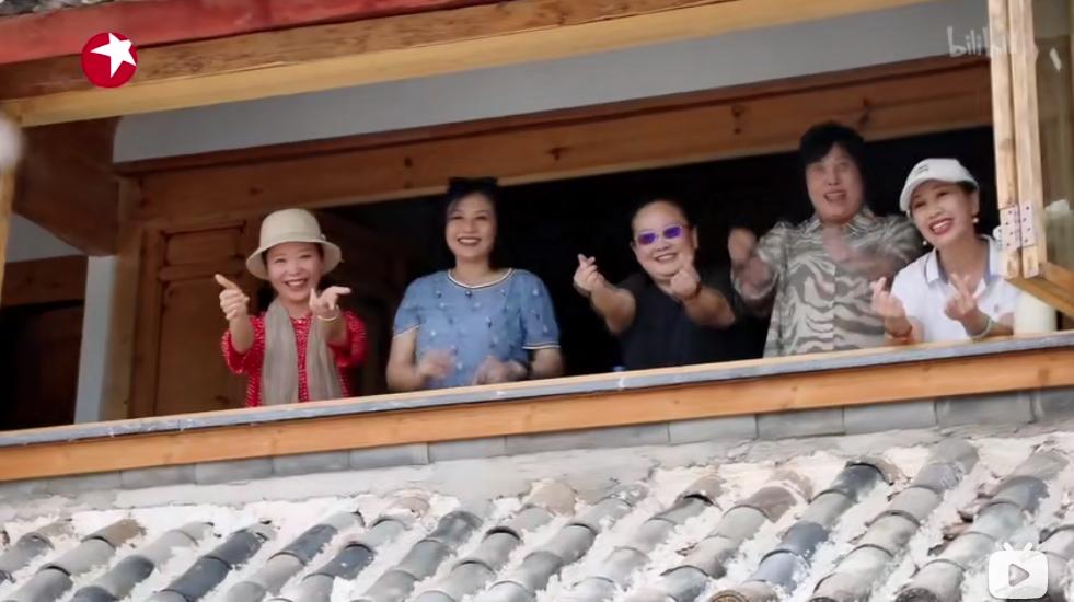 4 cặp vợ chồng rủ nhau sống chung biệt thự để dưỡng già, 3 năm sau đường ai nấy đi: “Nếu ở tiếp gia đình tôi sẽ tan vỡ”- Ảnh 3. 4 cặp vợ chồng rủ nhau sống chung biệt thự để dưỡng già, 3 năm sau đường ai nấy đi: “Nếu ở tiếp gia đình tôi sẽ tan vỡ”- Ảnh 3.