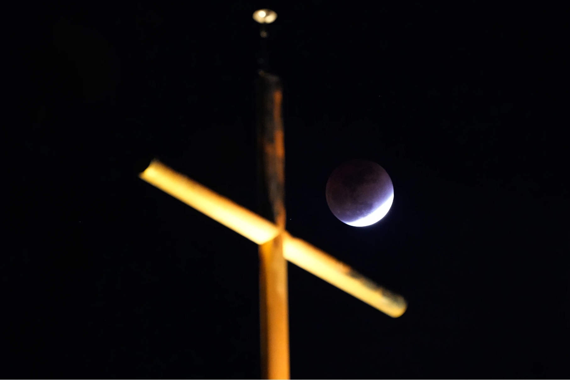 Nguyệt thực 3-3: Ch&ugrave;m ảnh trăng m&aacute;u rực đỏ từ khắp thế giới- Ảnh 8.