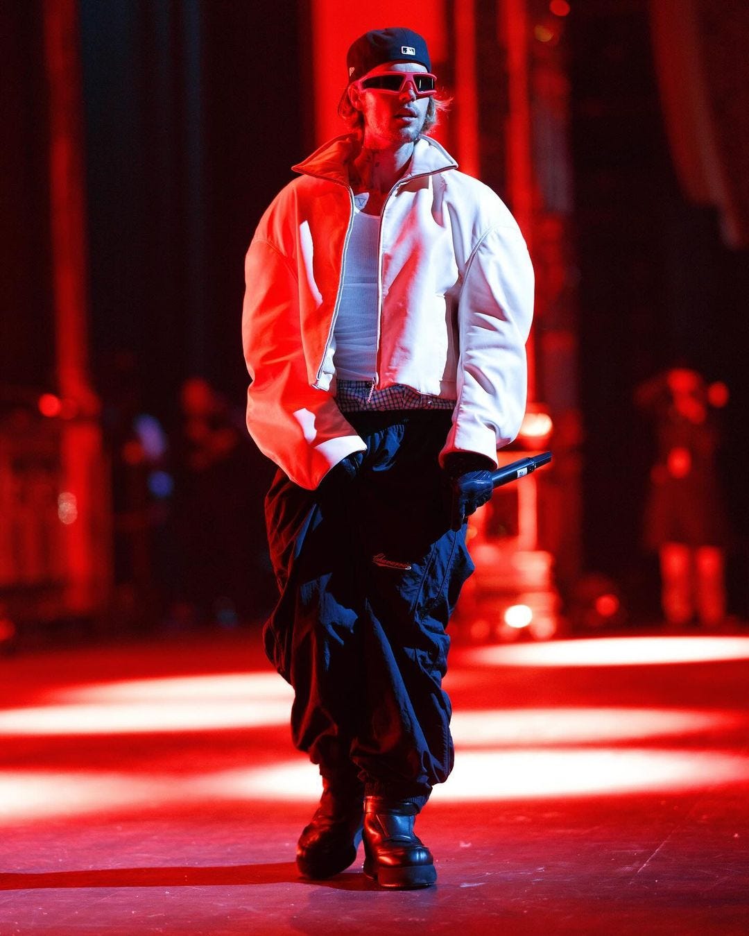 Nam ca sĩ c&oacute; th&ugrave; lao h&aacute;t đ&aacute;m cưới cao nhất thế giới: Nợ nần ph&aacute; sản, h&aacute;t 10 b&agrave;i kiếm 260 tỷ- Ảnh 1.