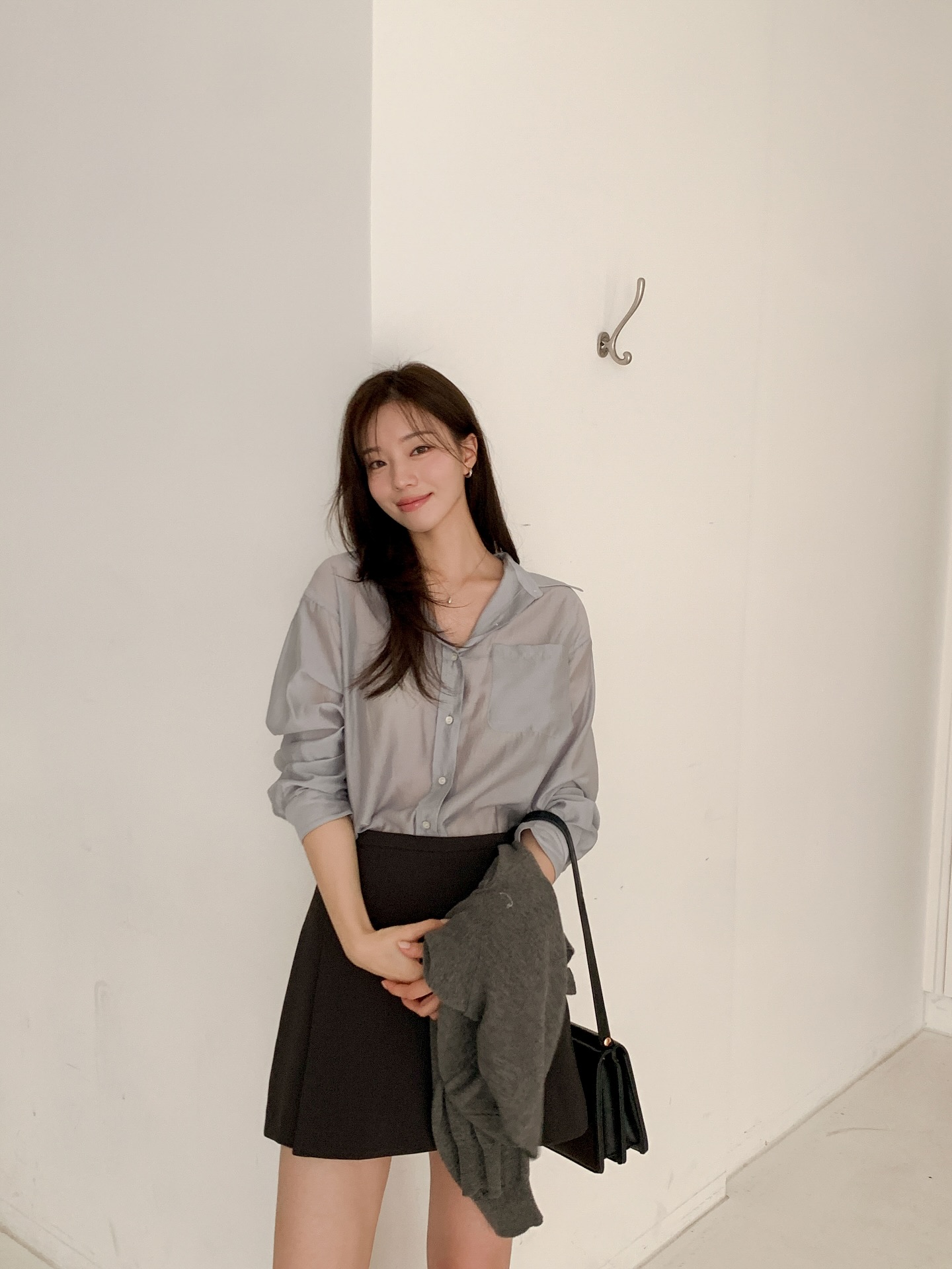 &Ocirc;n lại 4 c&aacute;ch mặc &aacute;o sơ mi cực kỳ s&agrave;nh điệu cho m&ugrave;a h&egrave; sắp tới- Ảnh 4.