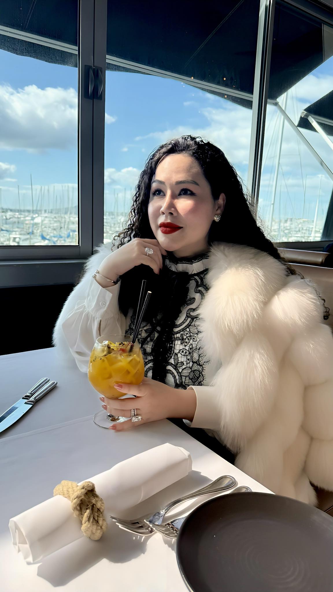 Đại gia ch&acirc;u &Acirc;u si m&ecirc; nữ nghệ sĩ Việt cao 1m5, cung phụng như b&agrave; ho&agrave;ng- Ảnh 2.