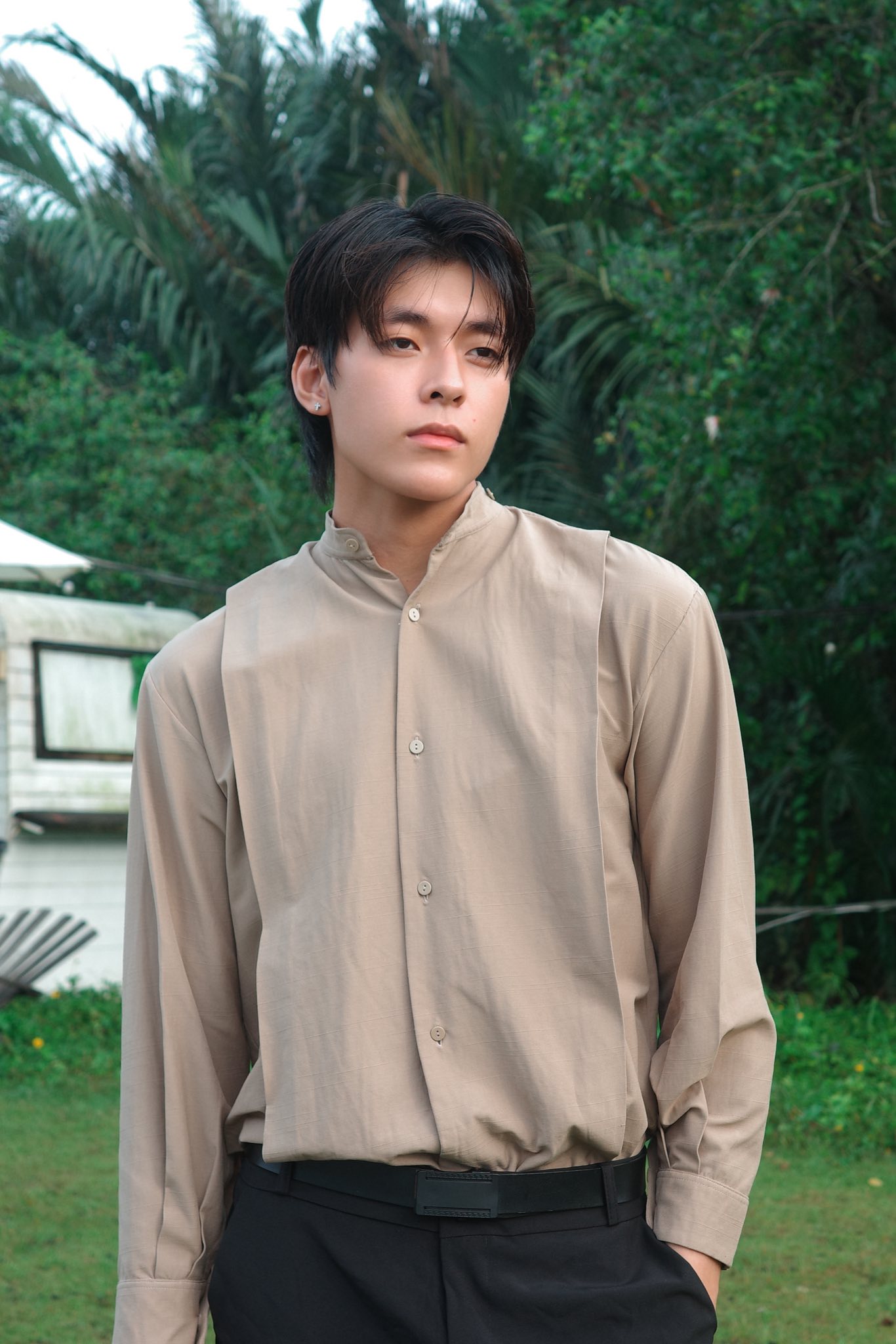 Nam thần 1m92 được Trấn Th&agrave;nh "o bế", buộc cả đo&agrave;n phim chờ đợi, Quốc Anh, Văn Mai Hương ng&aacute;n ngẩm- Ảnh 5.