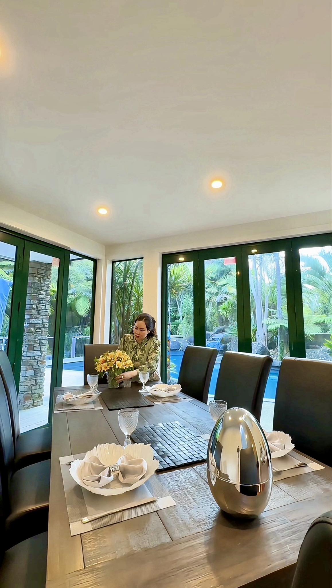 Đại gia ch&acirc;u &Acirc;u si m&ecirc; nữ nghệ sĩ Việt cao 1m5, cung phụng như b&agrave; ho&agrave;ng- Ảnh 4.