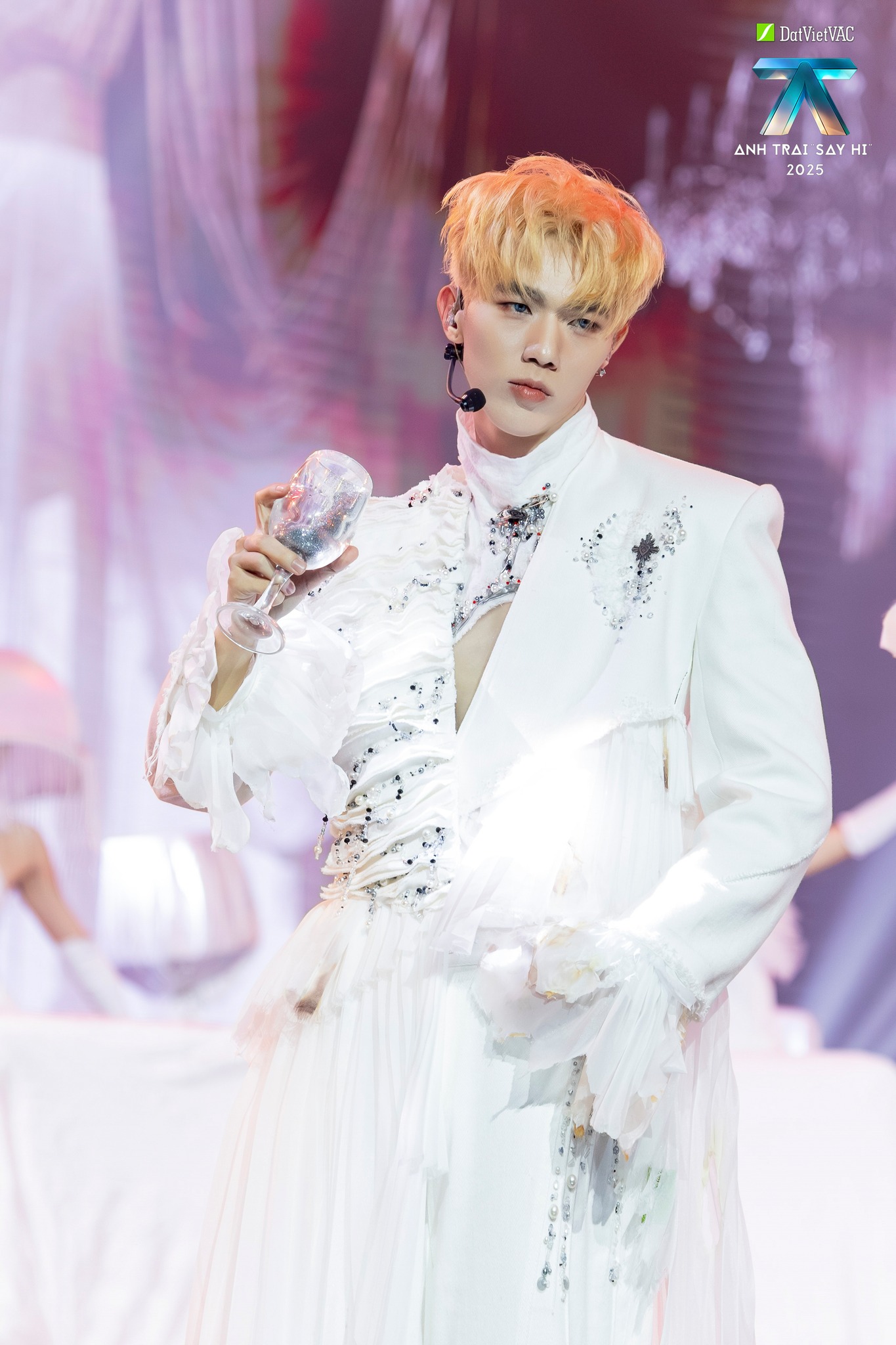 Fanmeeting của nam ca sĩ từng l&agrave; sinh vi&ecirc;n Học viện Cảnh s&aacute;t: VNeID định danh mức 2 mới được check-in, v&eacute; 0 đồng hết sạch trong t&iacute;ch tắc- Ảnh 7.