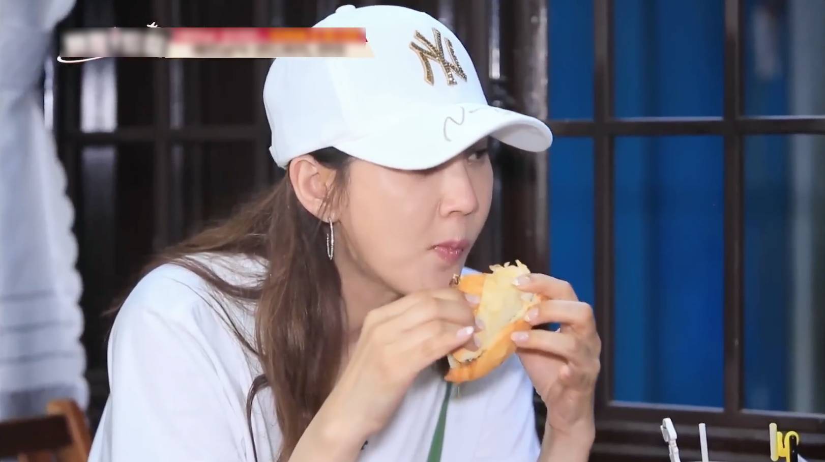 Món bán đầy vỉa hè Việt Nam lên truyền hình Hàn Quốc, khiến sao nữ dù giữ dáng vẫn gọi tận 2 phần- Ảnh 6. Món bán đầy vỉa hè Việt Nam lên truyền hình Hàn Quốc, khiến sao nữ dù giữ dáng vẫn gọi tận 2 phần- Ảnh 6.