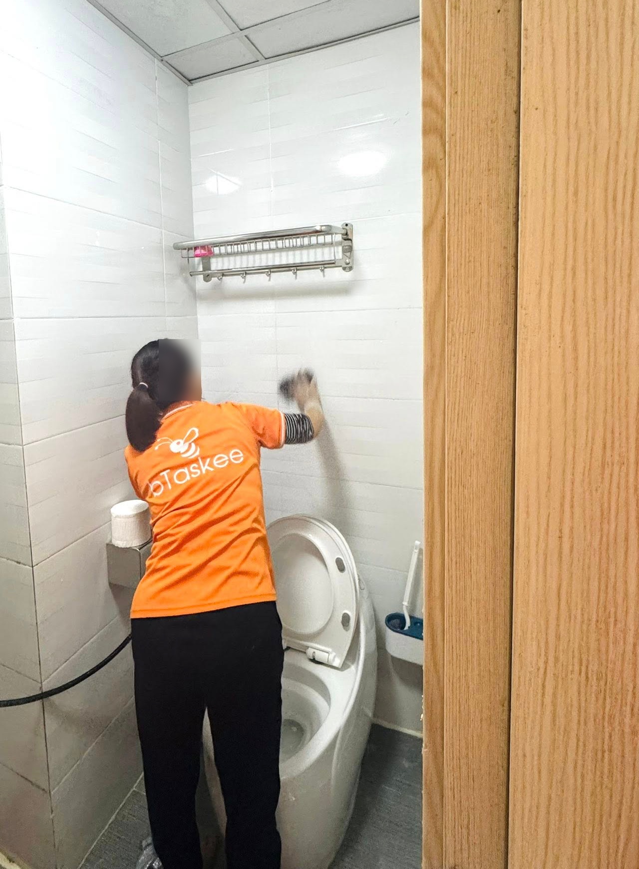 L&ecirc;n bTaskee book dọn nh&agrave; nhưng l&agrave;m ẩu, đến 3 tiếng toilet dơ y nguy&ecirc;n, thậm ch&iacute; chẳng ai nhận việc: Đại diện thương hiệu n&oacute;i g&igrave;?- Ảnh 6.