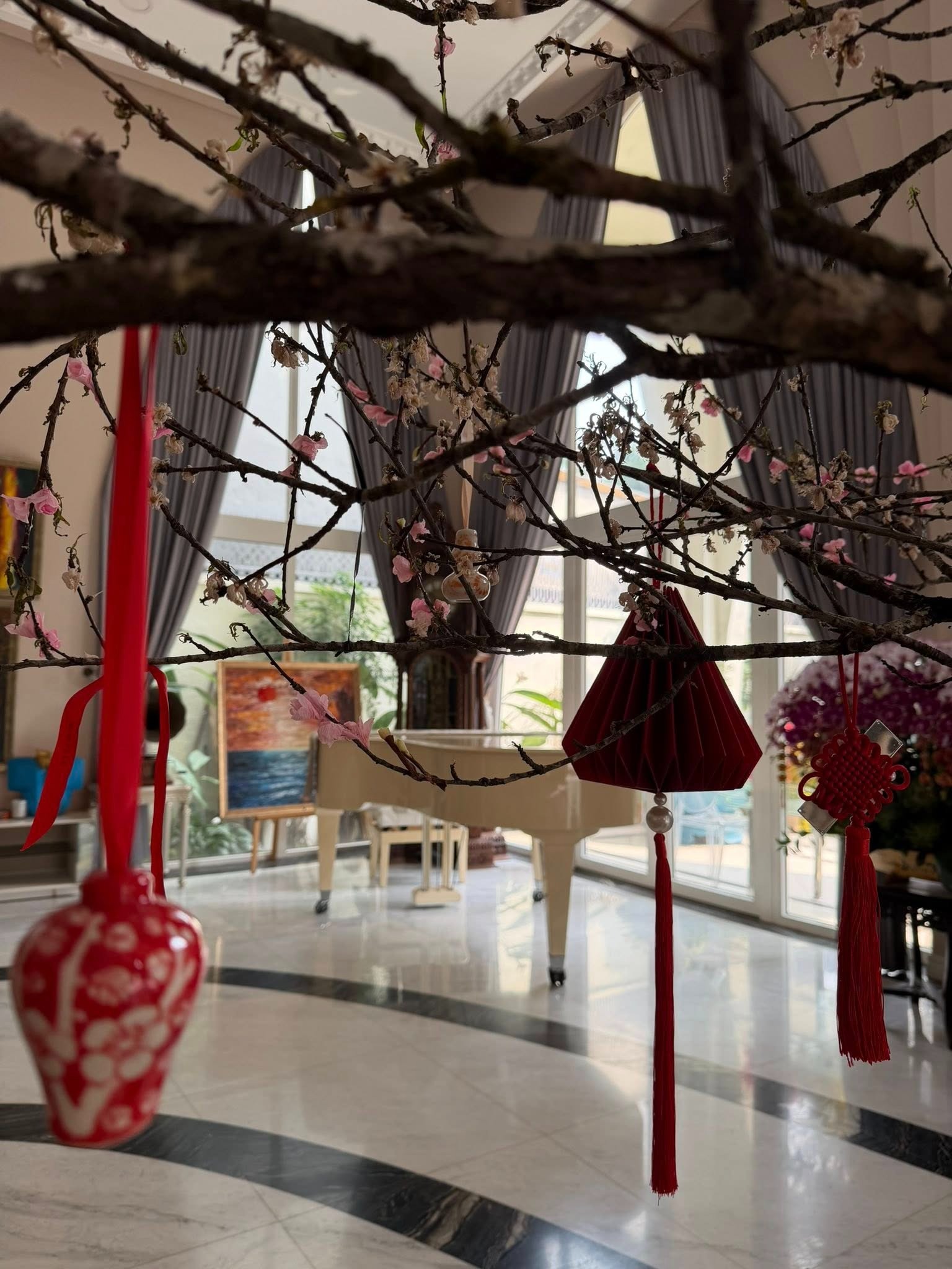 Mỹ nh&acirc;n Vbiz sống trong biệt thự 1000m2 lộng lẫy như cung điện, đi mỏi ch&acirc;n vẫn kh&ocirc;ng hết- Ảnh 12.