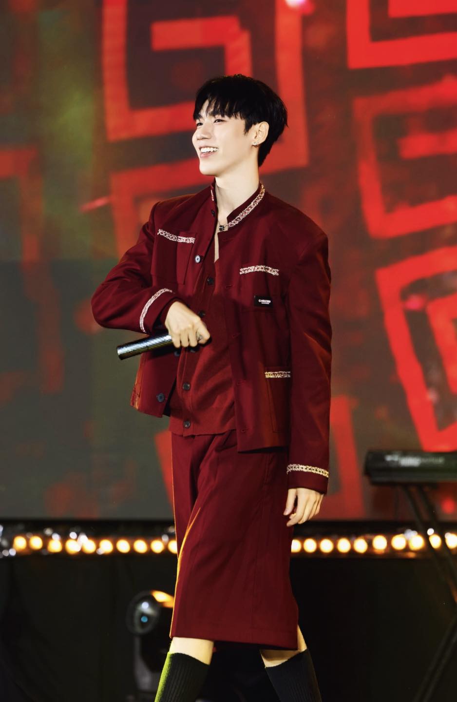 Fanmeeting của nam ca sĩ từng l&agrave; sinh vi&ecirc;n Học viện Cảnh s&aacute;t: VNeID định danh mức 2 mới được check-in, v&eacute; 0 đồng hết sạch trong t&iacute;ch tắc- Ảnh 5.