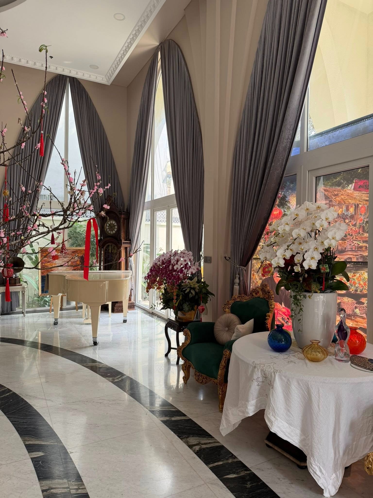 Mỹ nh&acirc;n Vbiz sống trong biệt thự 1000m2 lộng lẫy như cung điện, đi mỏi ch&acirc;n vẫn kh&ocirc;ng hết- Ảnh 11.