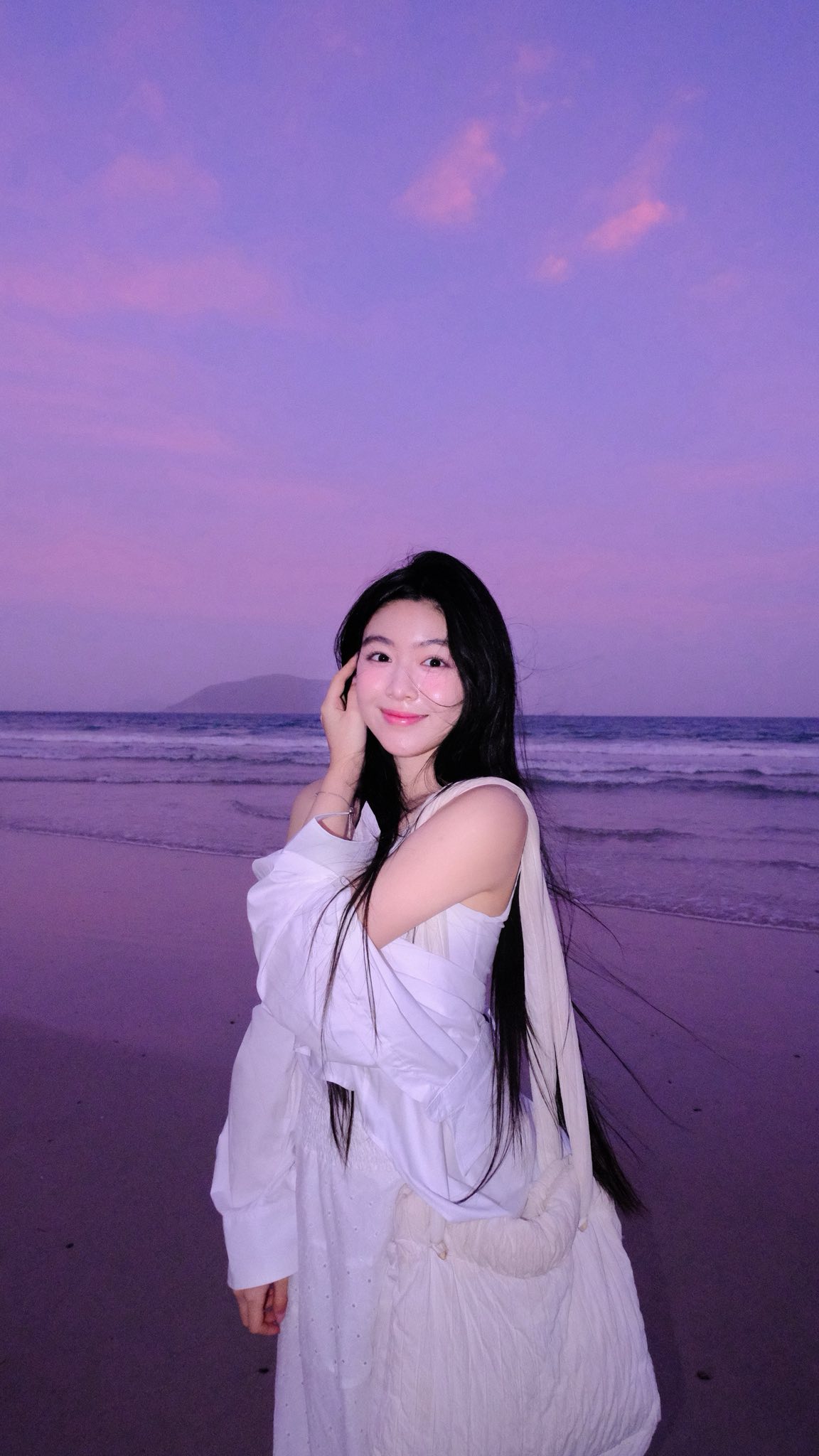 Phản ứng của Lọ Lem giữa l&uacute;c rộ nghi vấn hẹn h&ograve; ch&agrave;ng trai gi&agrave;u c&oacute;- Ảnh 2.