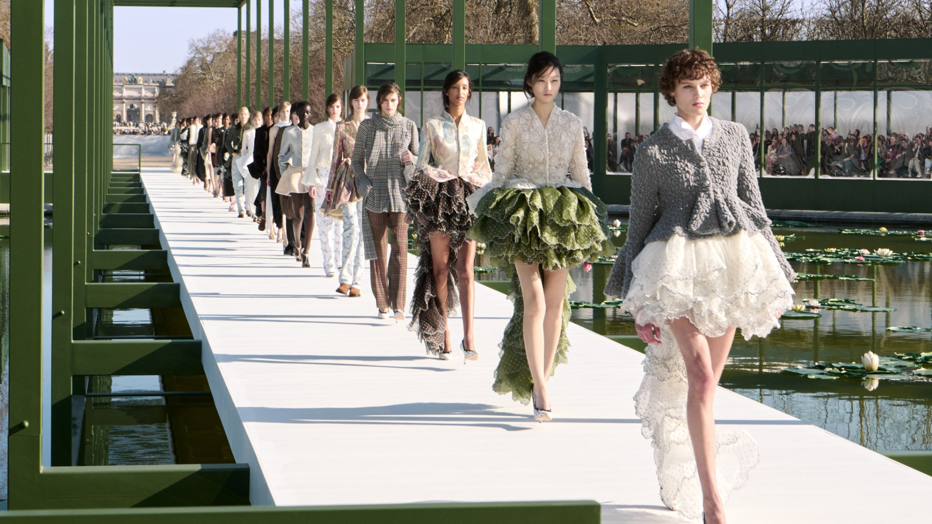 Chuyện Lọ Lem rơi gi&agrave;y ở ch&iacute;nh show Dior: D&acirc;n mạng thế giới đ&ograve;i mua gấp, viral ngay v&agrave; lu&ocirc;n!- Ảnh 5.