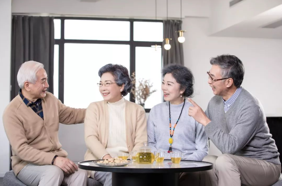 4 cặp vợ chồng rủ nhau sống chung biệt thự để dưỡng già, 3 năm sau đường ai nấy đi: “Nếu ở tiếp gia đình tôi sẽ tan vỡ”- Ảnh 1. 4 cặp vợ chồng rủ nhau sống chung biệt thự để dưỡng già, 3 năm sau đường ai nấy đi: “Nếu ở tiếp gia đình tôi sẽ tan vỡ”- Ảnh 1.