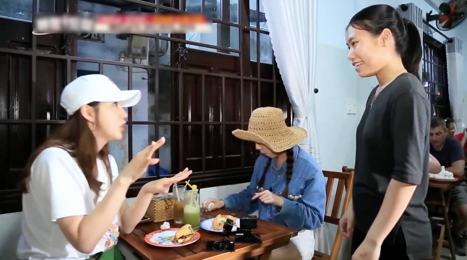 Món bán đầy vỉa hè Việt Nam lên truyền hình Hàn Quốc, khiến sao nữ dù giữ dáng vẫn gọi tận 2 phần- Ảnh 7. Món bán đầy vỉa hè Việt Nam lên truyền hình Hàn Quốc, khiến sao nữ dù giữ dáng vẫn gọi tận 2 phần- Ảnh 7.