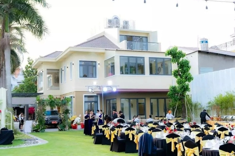 "C&ocirc; thư k&yacute; xinh đẹp" cưới đại gia nổi tiếng: "Chồng chỉ cần ngồi im v&agrave; cười, phần c&ograve;n lại để vợ lo"- Ảnh 3.