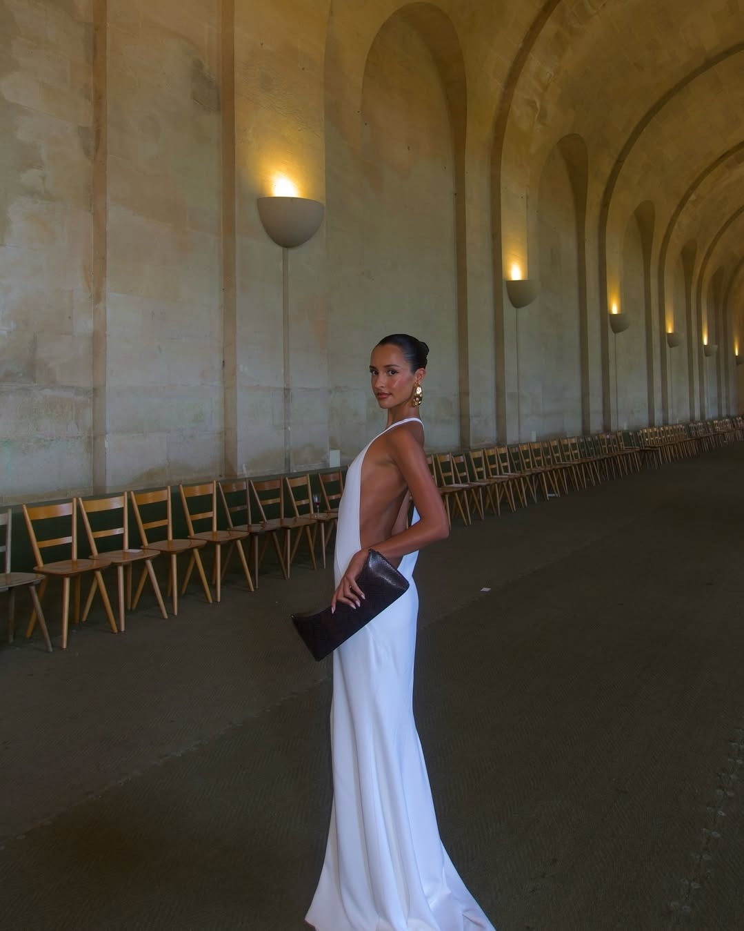 C&ocirc; d&acirc;u hot nhất to&agrave;n cầu ngồi si&ecirc;u xe 300 tỷ về dinh: Mặt thi&ecirc;n thần body &aacute;c quỷ, mặc đẹp đến nỗi mỗi khung h&igrave;nh đều h&oacute;a b&igrave;a magazine- Ảnh 9.